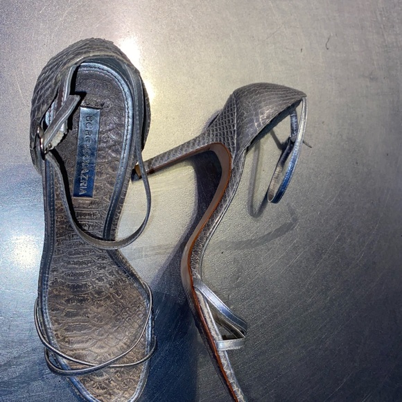 Well loved high heel bcbgmaxazria sz 10 silver - Picture 3 of 8